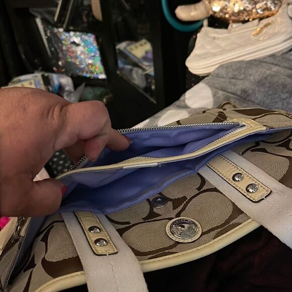 Coach Daisy Signature canvas tote  Purse - Picture 6 of 10